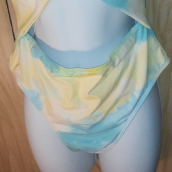 🆕💞 SALE 🛍️ 1 PIECE Tye Dye Bathing Suit - Picture 3 of 6